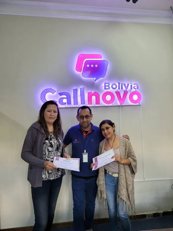 Callnovo Bolivia employees receiving achievement certificates